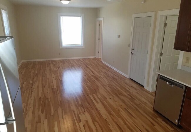 2477 Dousman - Sala de estar - 2477-2479 N Dousman St
