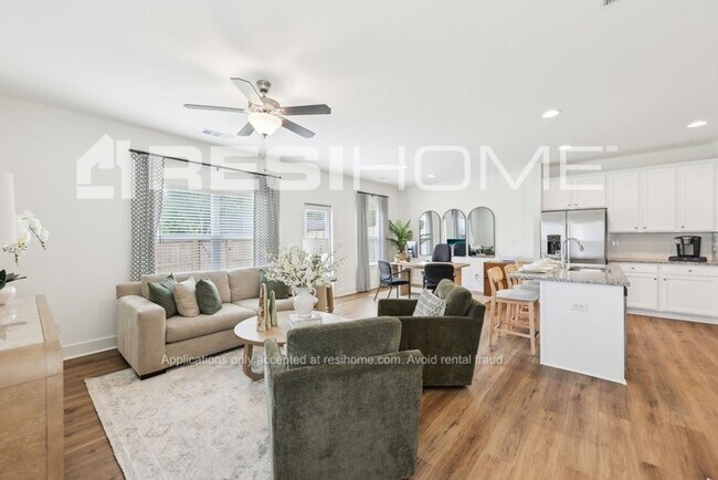 Building Photo - 237 Forest Ln