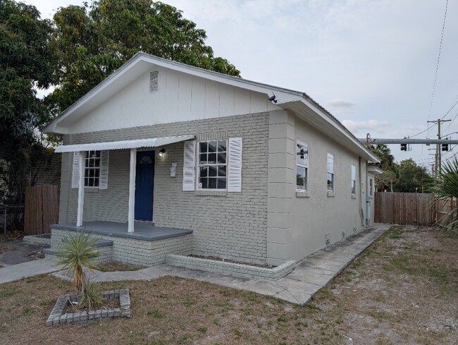 Foto del edificio - 1316 Holmes Ave