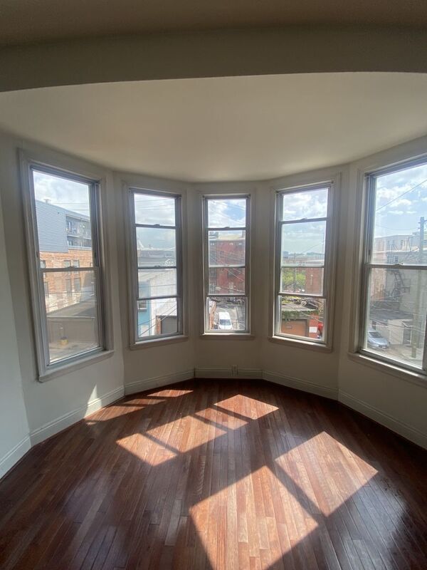 Building Photo - 811 St Paul St