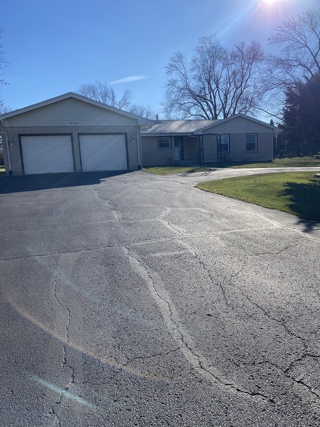 Building Photo - 8105 Cloverdale Ln