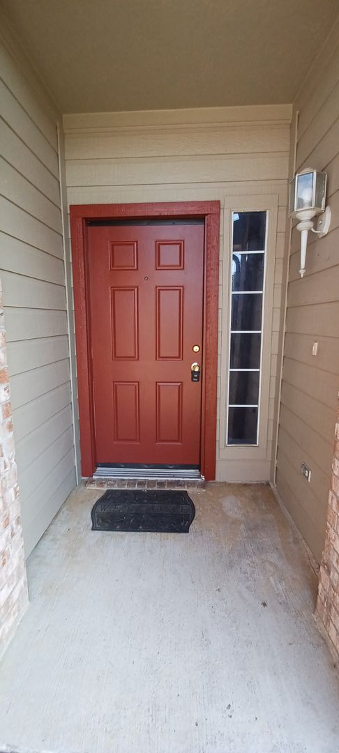 Building Photo - Move In Ready! 3 Bedrooms, 2 Bathrooms, 2 ...