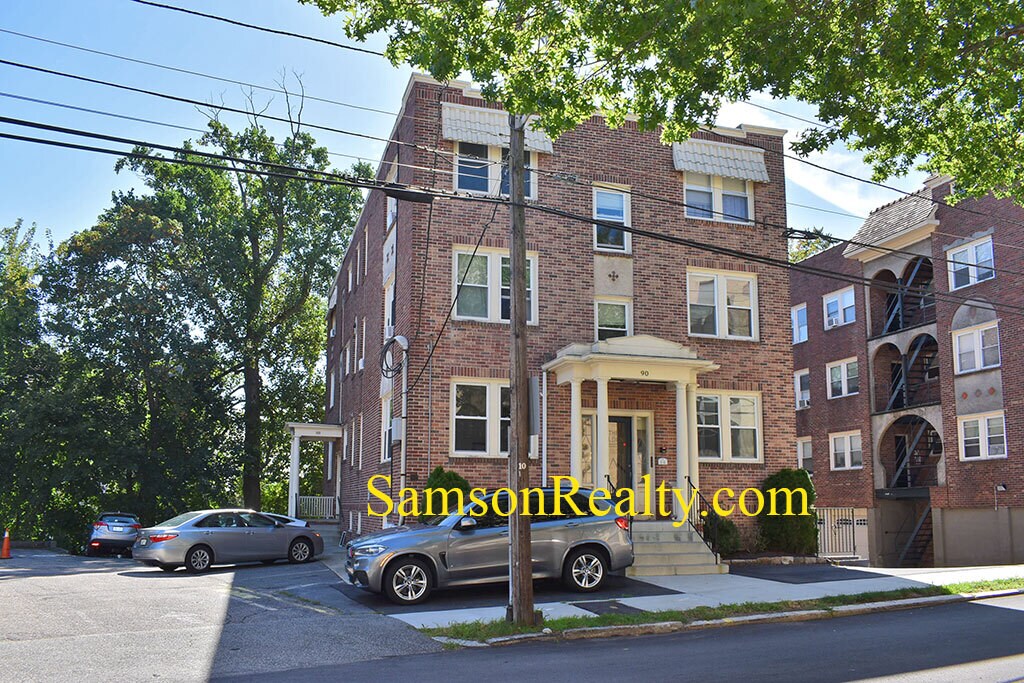 90 Taft Ave Unit 4, Providence, RI 02906 Condo for Rent in Providence