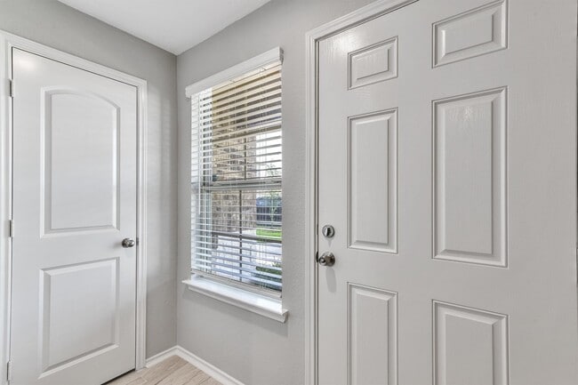Building Photo - 16831 Silent Pines Ct