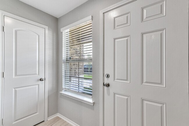 Foto del edificio - 16831 Silent Pines Ct