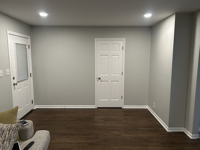 Building Photo - 557 E Division St