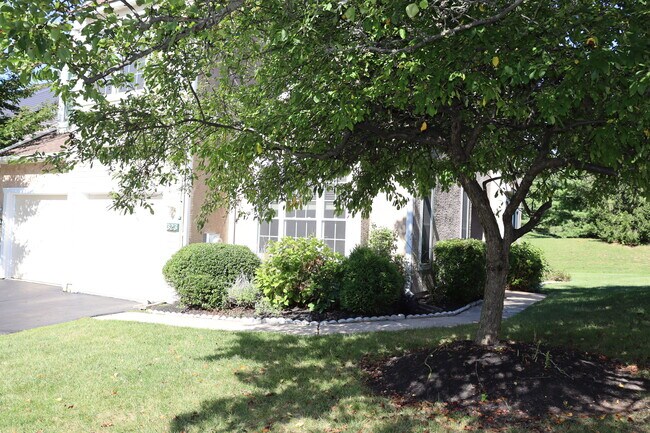 Foto del edificio - 323 Country Club Dr