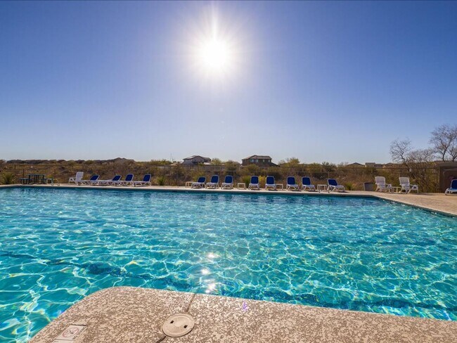 Foto del edificio - 4 Bedroom, 2.5 Bath COMMUNITY POOL!