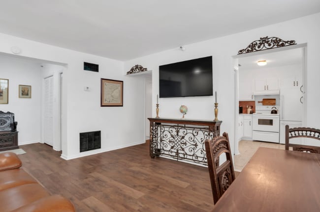 Foto del edificio - 121 W Hall St