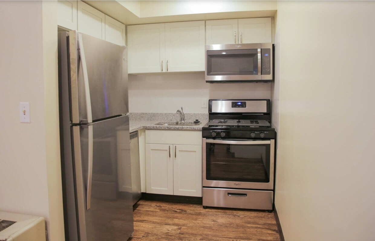 Primary Photo - 173 W 9th Ave