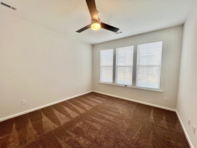 Building Photo - Stunning 4BD, 3.5BA Knightdale Townhome with a 2-Car Garage in an HOA Community