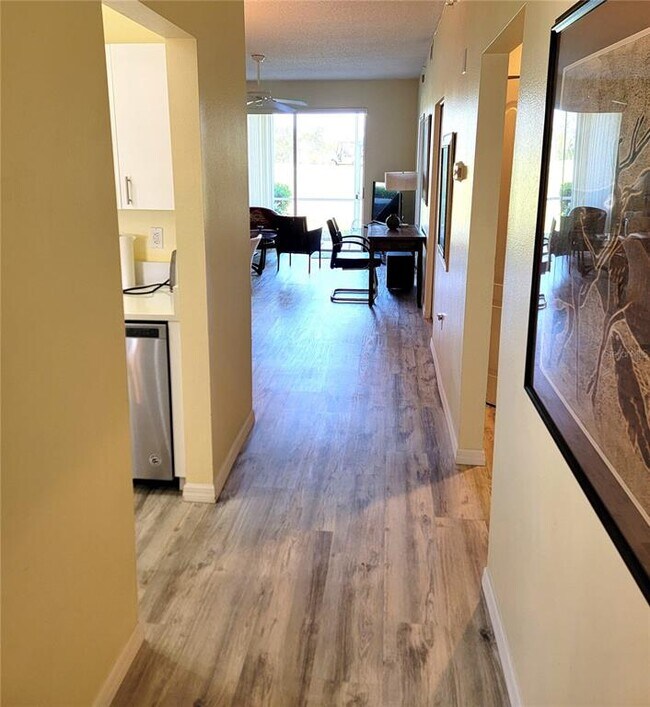 Building Photo - 9620 Club S Cir