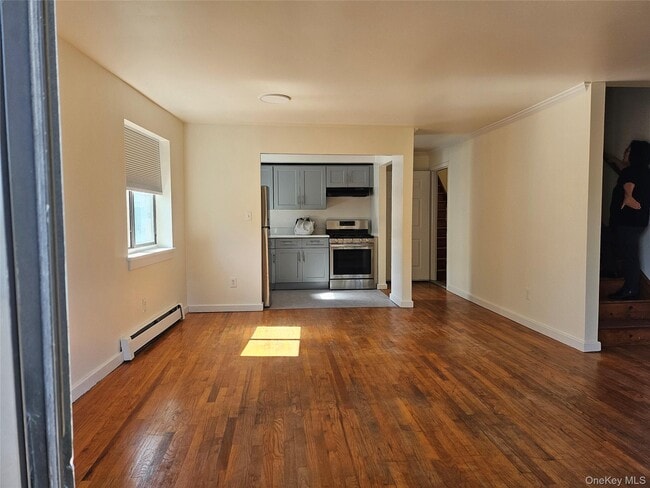 Foto del edificio - 39-22 211th St