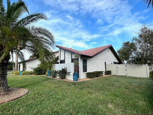 Building Photo - 2450 Bayshore Rd