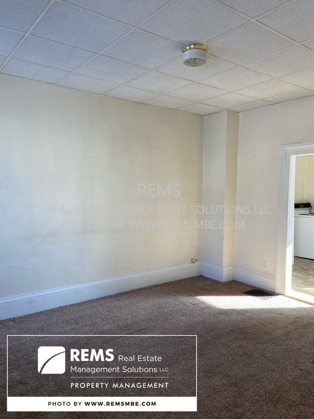 Building Photo - 222 7th St