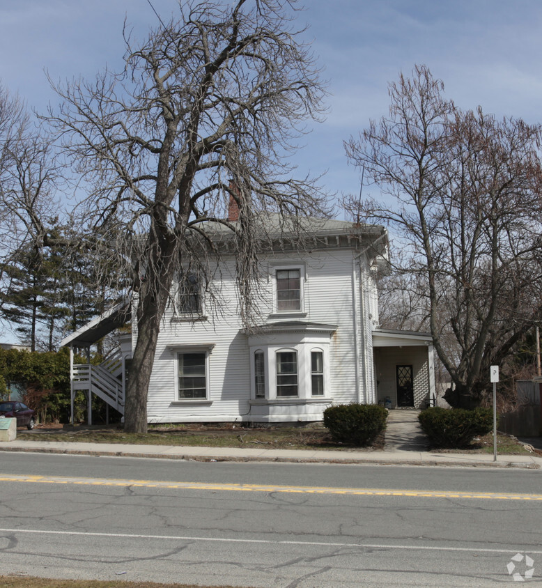 Building Photo - 15 Elm St