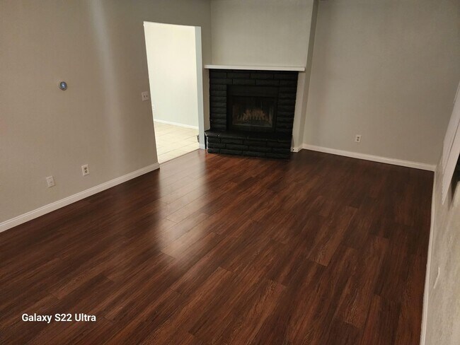 Foto del edificio - 2 Bedroom 1 Bathroom Apartment with 1 Car ...