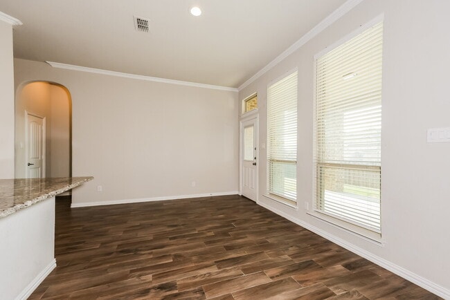 Building Photo - 421 Noble Nest Dr