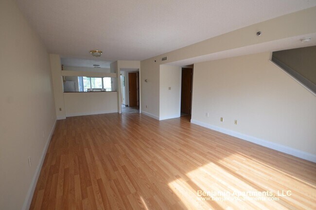 Building Photo - 140 North Beacon St