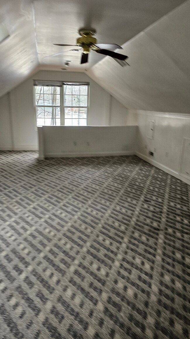 Building Photo - 100 Fox Run Ln