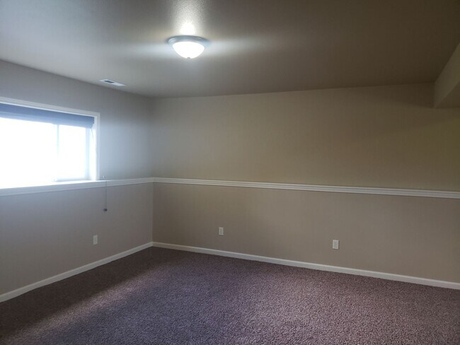 Foto del edificio - Newer Stunning 4 Bedroom Home w/ Garage