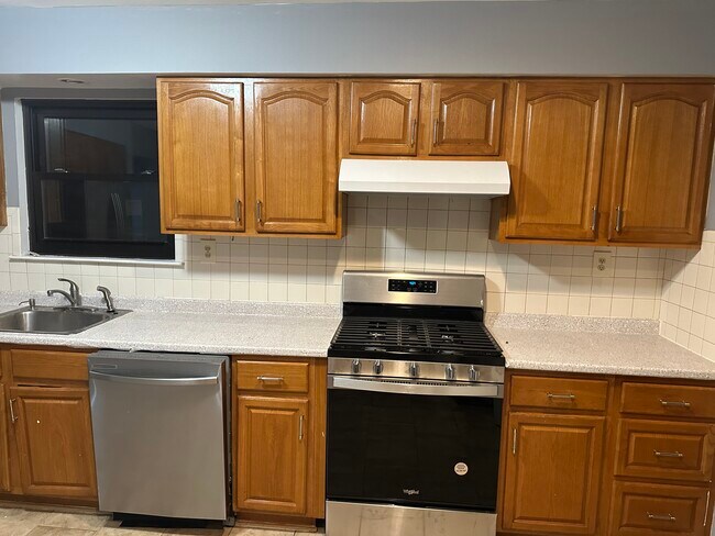 Building Photo - 209 Maple Hill Dr
