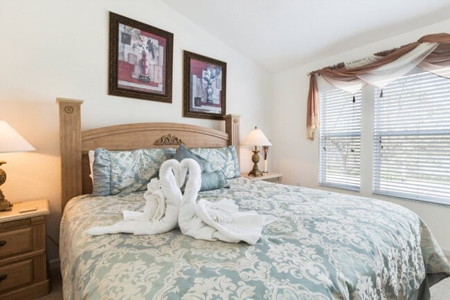 Building Photo - 7677 Fitzclarence St