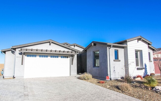 Building Photo - Granite Dells Home with Casita