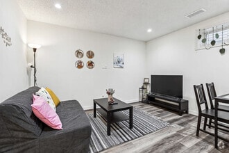 Building Photo - 31 Cranfield Manor SE