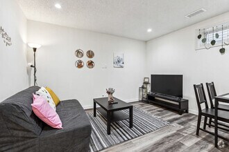 Building Photo - 31 Cranfield Manor SE