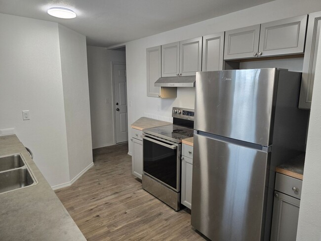 Building Photo - 2 Bedroom with Bonus Room off Barger