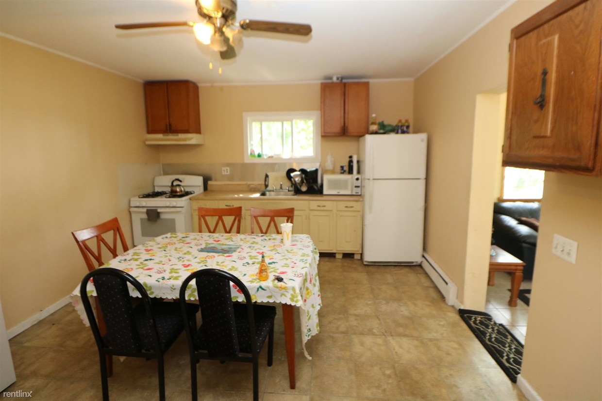 Primary Photo - 4 br, 1 bath Duplex - 10 Stevens St