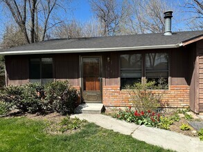 Building Photo - 7012 W Petrie St