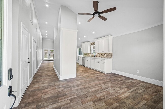Building Photo - 24211 Landing Way Dr