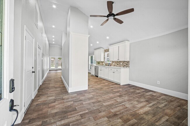 Foto del edificio - 24211 Landing Way Dr