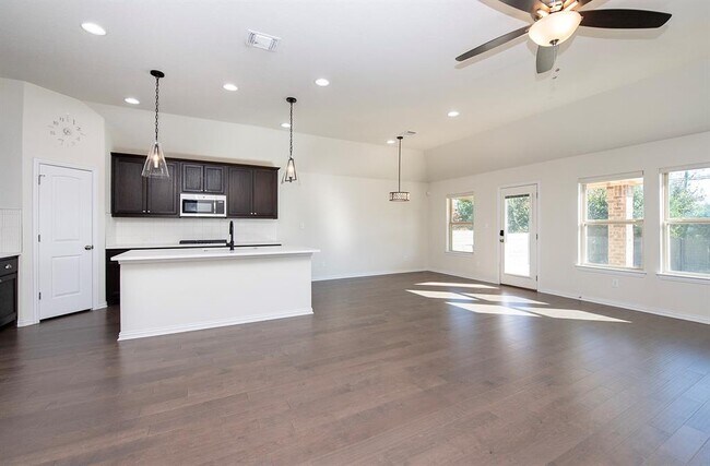 Building Photo - 221 Belford St