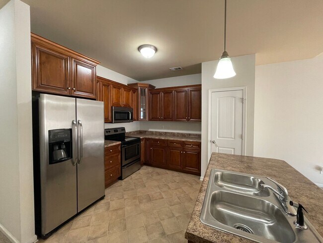 Foto del edificio - Low Maintenance, 2 Bedroom, 2 Bath Townhom...