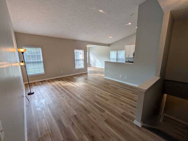 Foto del edificio - 7656 Meadow Brooke Way