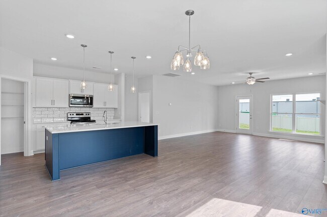 Building Photo - 396 Summit Lakes Dr