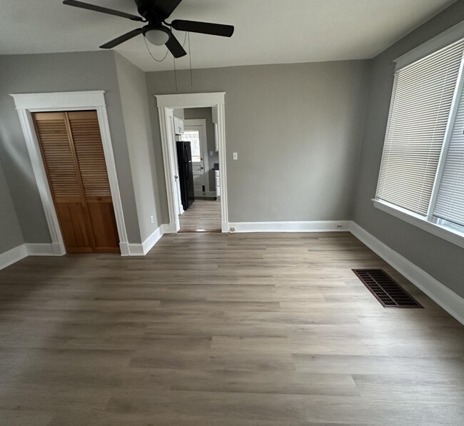 Foto del edificio - 3048 Taylor Ave