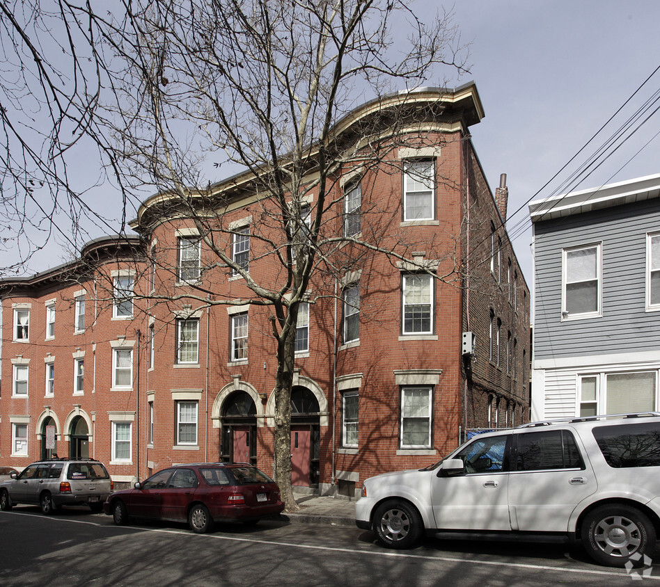 Building Photo - 16-18 Grove St