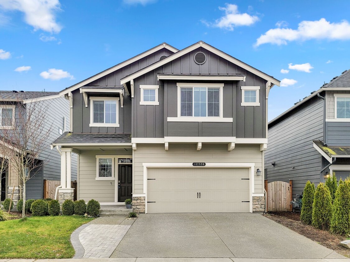 Foto principal - Newly built home with major upgrades in Br...