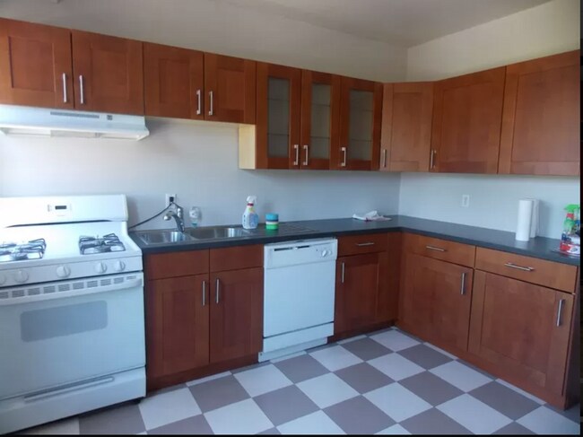 Foto del edificio - Sprawling 2BR in Queen Anne Victorian | Enormous Living Room | Walk-In Closets | East Rock