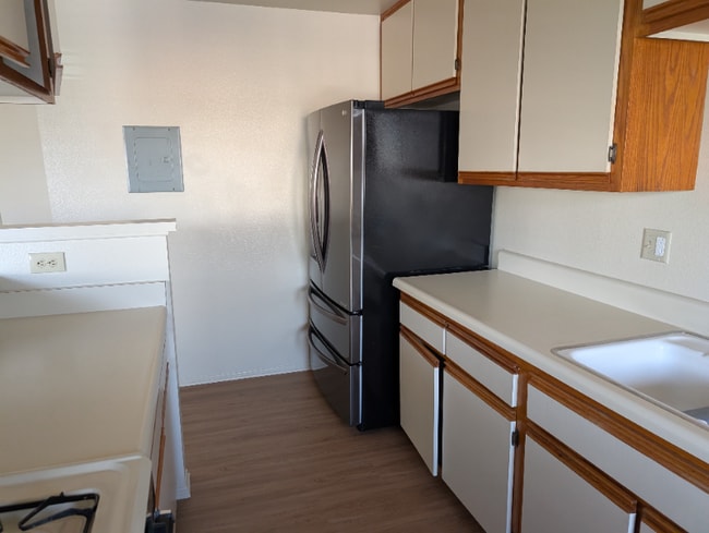 Building Photo - 1328 W Gardena Blvd