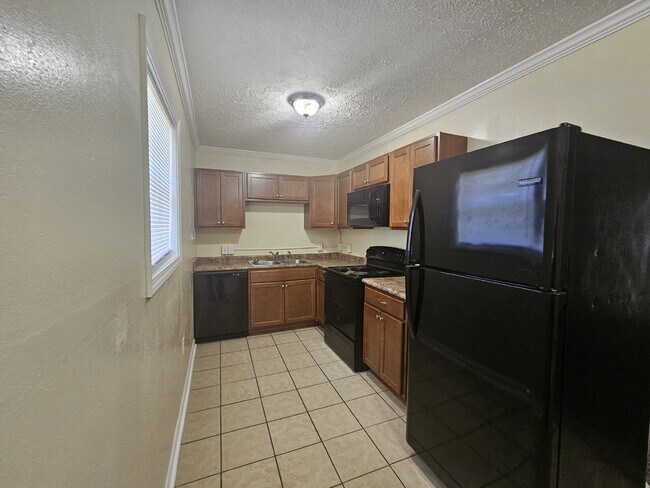 Foto del edificio - "Charming 3-Bedroom Retreat with Spacious Living"