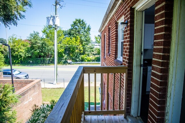 Building Photo - 1903 Grayland- 2 Bedroom in Randolph 1/2 off first month!