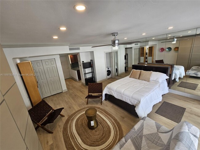 Building Photo - 1408 Brickell Bay Dr