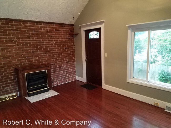 Foto del edificio - 176 Forest Rd