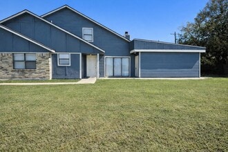 Building Photo - 600 Price Dr