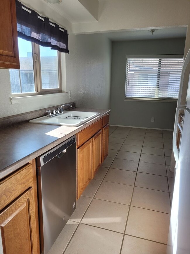 Building Photo - Great two bedroom/one bath in town!